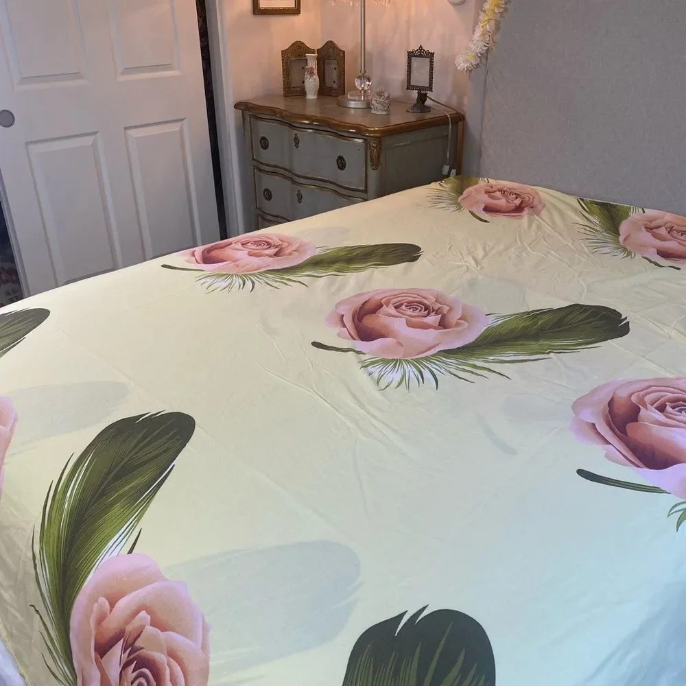 Floral Bedding Set with Pink Roses and Green Feathers